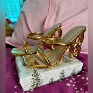 Never worn, direct message if interest!